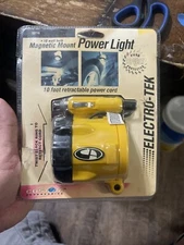 12 Volt Plug in Magnetic Mount Light with 10 Foot Retractable Power Cord NEW