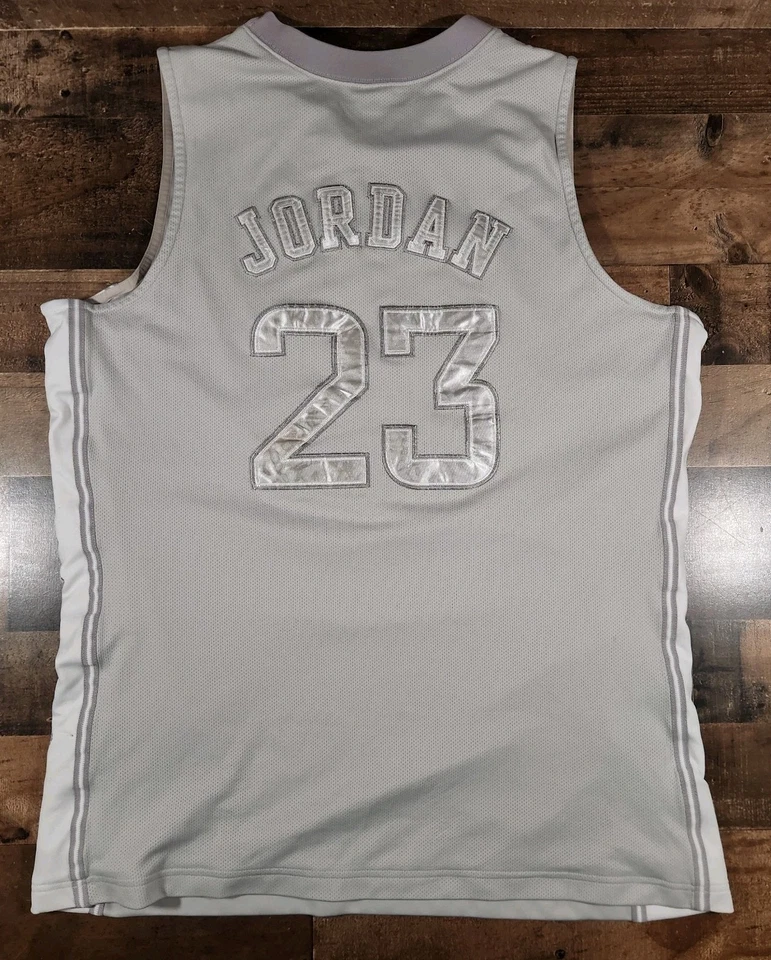 Camiseta deportiva de baloncesto Michael Jordan North Carolina Tar Heels para hombre XL plateada #23 cosida Foto 2 de 4