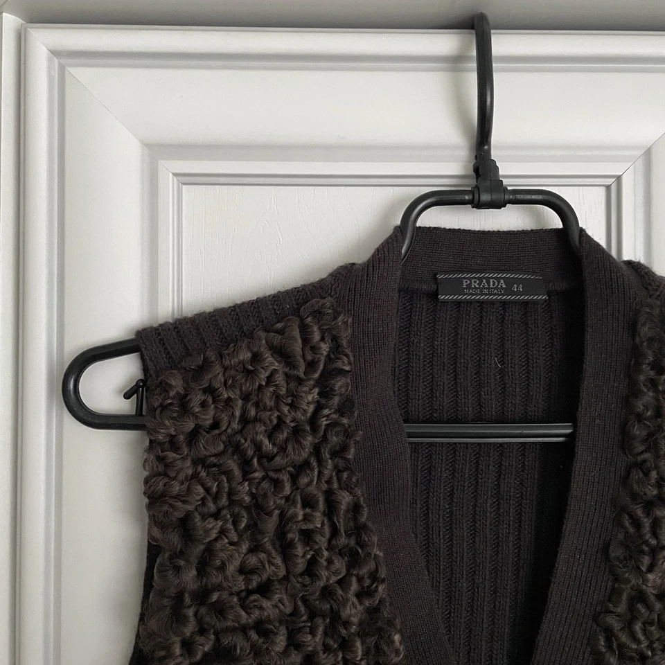 Chaleco chaleco de piel de Astracán Prada otoño 2000 IT 44 Foto 3 de 4