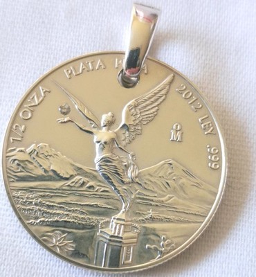 Handgefertigter Anhänger aus mexikanischer Silbermünze 1/2 OZ Libertad