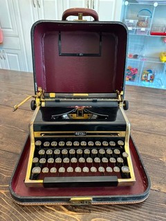 1949 Royal Quiet Deluxe Typewriter RARE Gold Plated Version With Case