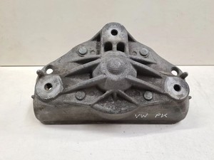 Volkswagen Touareg I 2005 Vorne links Lagerbock Federbein Diesel 171kW VLU22701