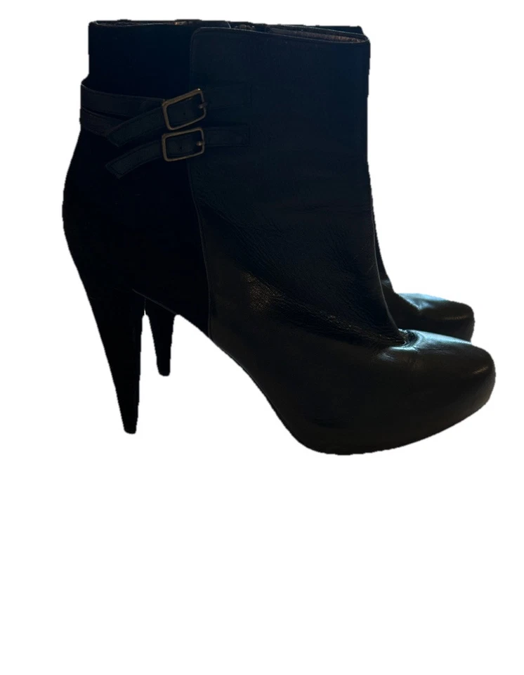 "Botas para mujer DKNY talla 9/40 Trudy negras 4,5"" tacón botines cremallera lateral hebillas gamuza" Foto 3 de 4