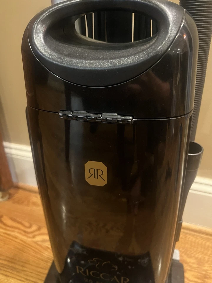 RICCAR R25P PREMIUM PET UPRIGHT VACUUM! With Attachment + Extra 6 Count Bags - Image 4 of 4