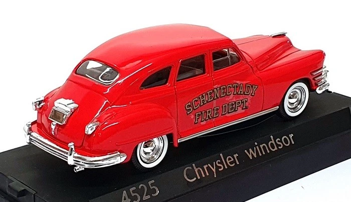 Solido 1/43 Scale 4525 - Chrysler Windsor Schenectady Fire Dept. - Red - Image 2 of 4