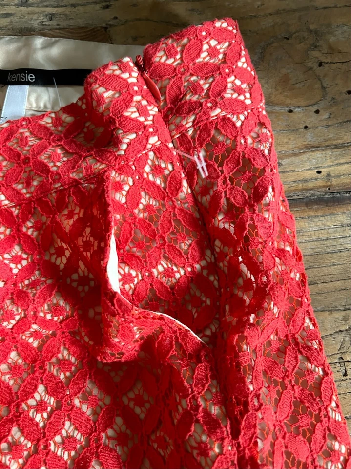 Pantalones Cortos Kensie Rojo/Naranja/Coral Cremallera Lateral Encaje Crochet Con Forro Nude Talla 8 Foto 3 de 4