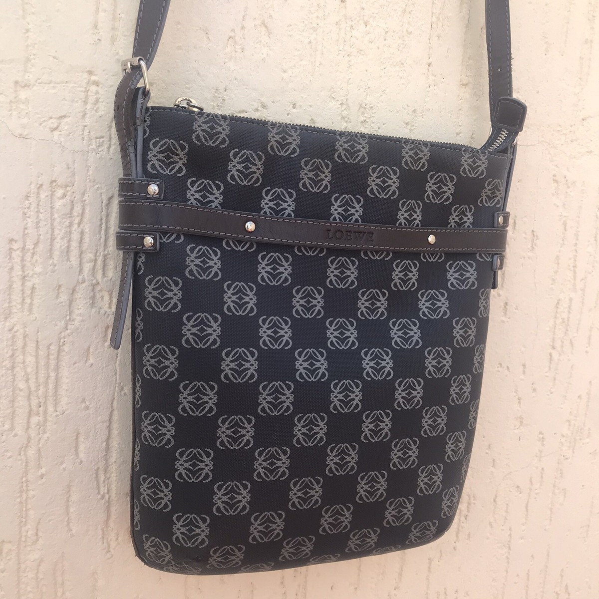 【LaG ヴィンテージ】LOEWE Anagram Punching ショルダーバッグ LOEWE Anagram Monogram Pattern Shoulder Leather Canvas