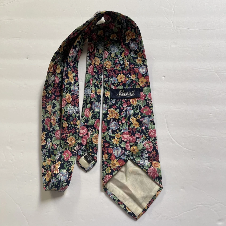 Corbata cuello bajo floral algodón preppy Foto 3 de 4