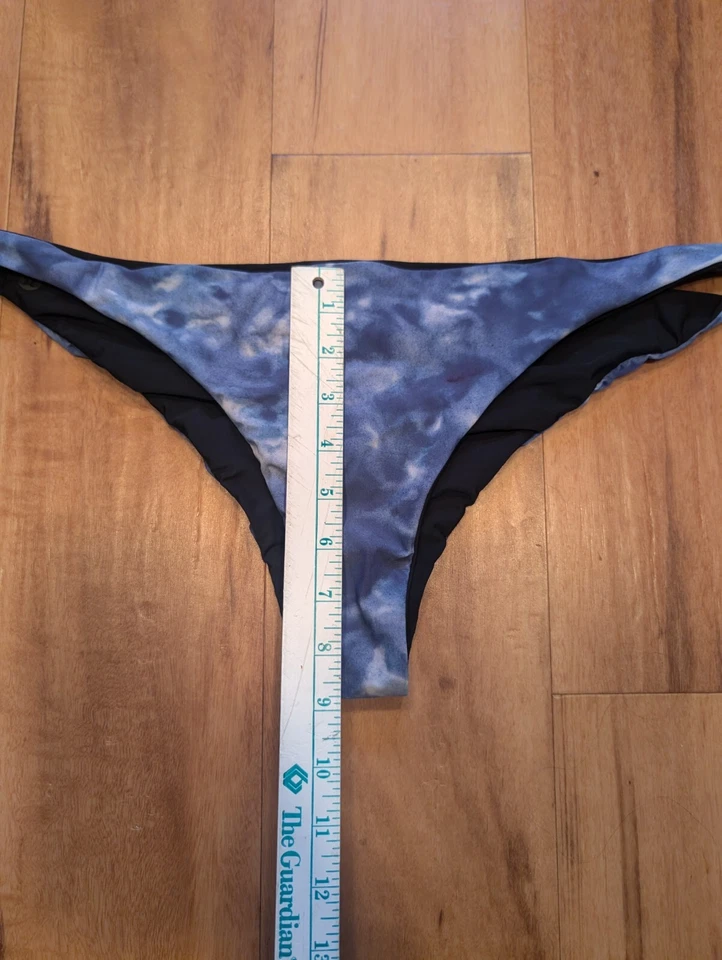 Lululemon Swim Bottom 1214 Sun Soaker Cheeky LR Black Speckle Spray Dye Blue - Image 3 of 4