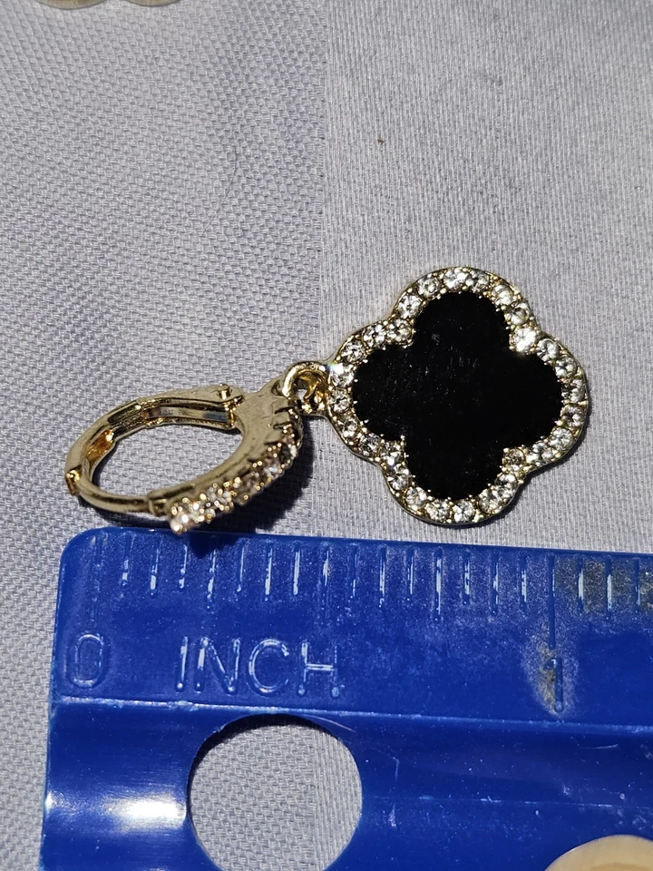 Золотистые серьги с фианитами ореолы и обручи висячие серьги черная эмаль катрафольга - Изображение 4 из 4