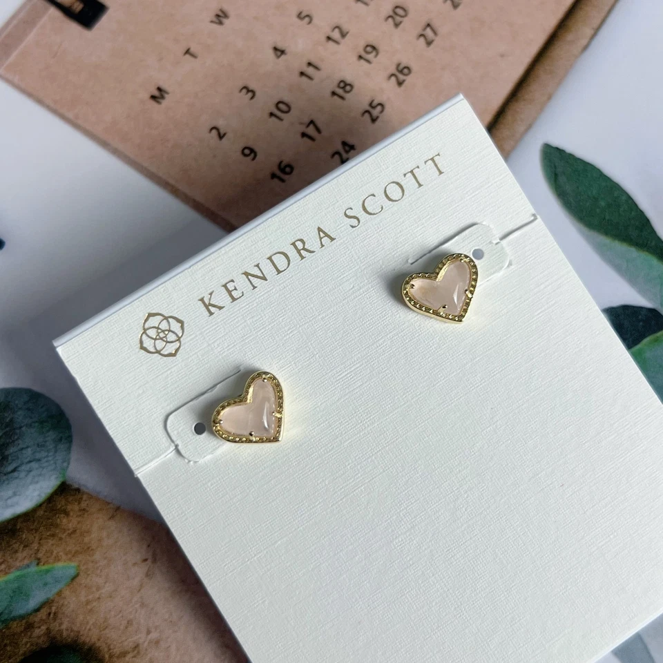 Aretes Kendra Scott Ari corazón oro en cuarzo rosa para mujer Foto 2 de 3