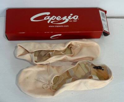 Capezio Womens 2028 Canvas Juliet Ballet Shoe Light Ballet Pink Size 9 New in Bo
