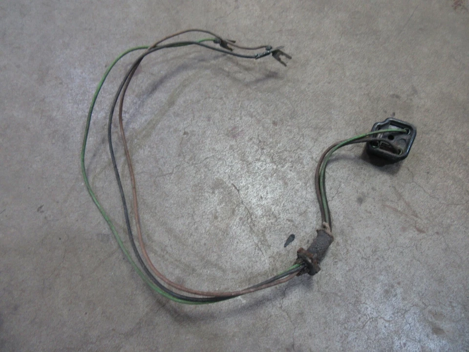 1954 凯迪拉克系列 62 前大灯灯泡 线插头 插座 接线件  — 第 2/2 张图片