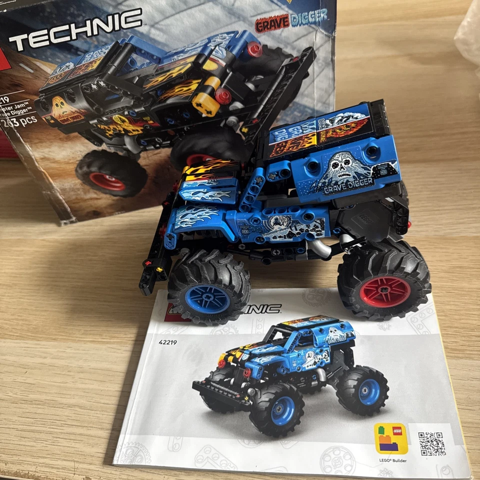 LEGO Technic 42219 Monster Jam Grave Digger Fire and Ice, photo 1 of 5