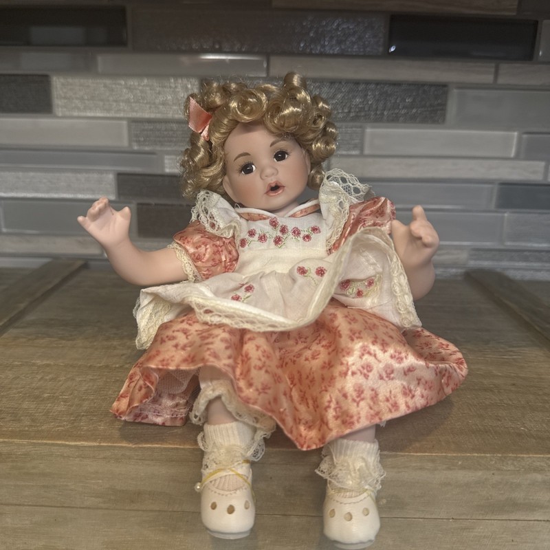 Vintage Marie Osmond Tiny Tots Baby Darling Rose Bud Porcelain Doll 2006