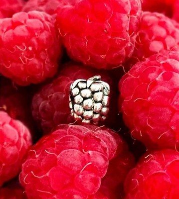 AUTHENTIC Yugen ''Blackberry'' bead DDP to USA