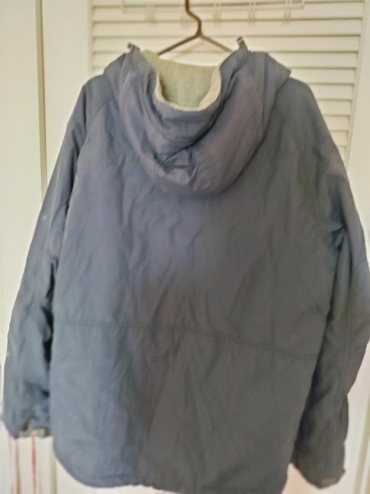 Bolsillos interiores vintage Y2K Abercrombie & Fitch azul marino con capucha parques detalles rojos M Foto 3 de 4