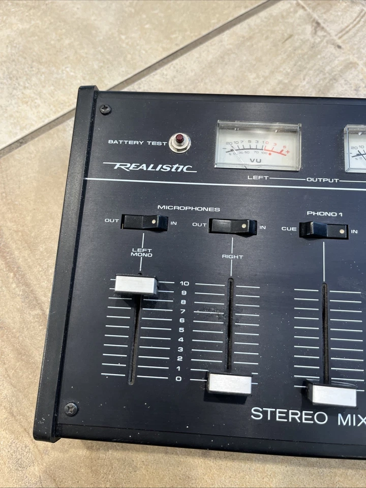 Realistic Stereo Mixer Model 32-1100a Radio Shack w/meters TESTED (NO CORD) - Image 3 of 4