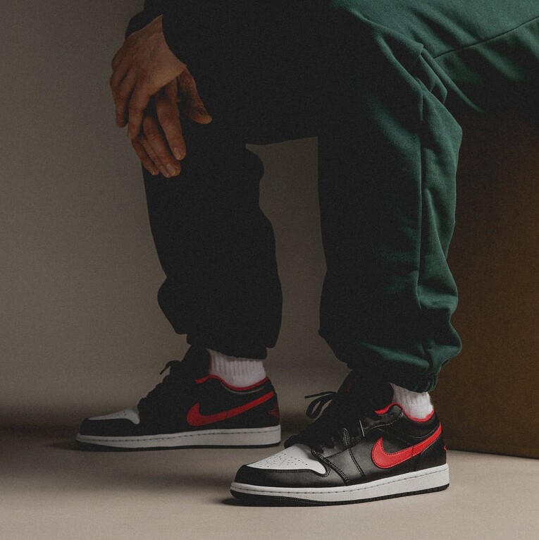 Jordan 1 Low 'White Toe' Black Red 553558-063 Men's Sz 8.5 Jordan 1 Low 'White Toe' Black Red 553558-063 Men's Sz 8.5