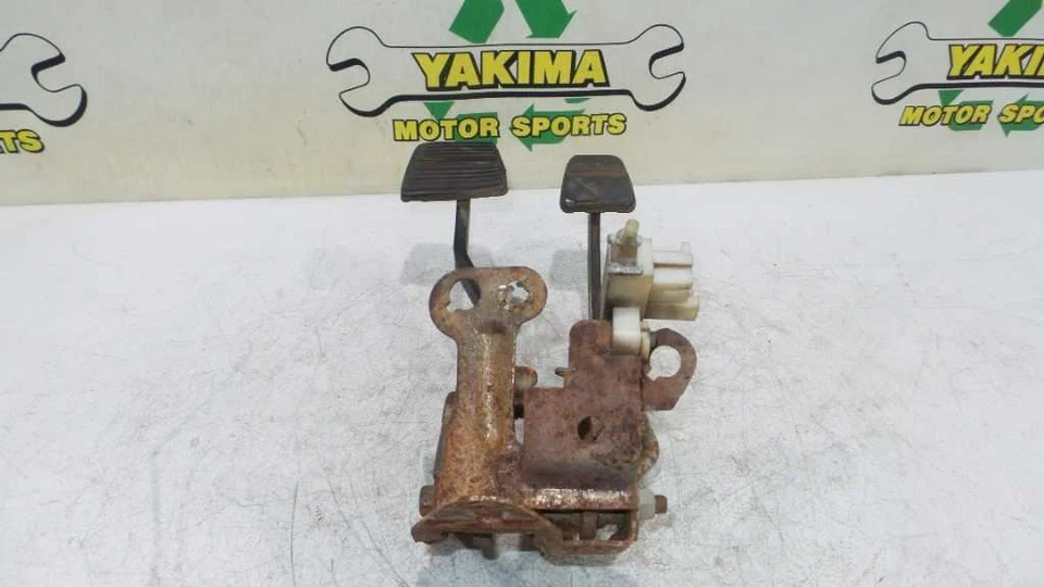 Conjunto de pedais 1989 Ford Mustang AT fabricante de equipamento original  - Imagem 4 de 4