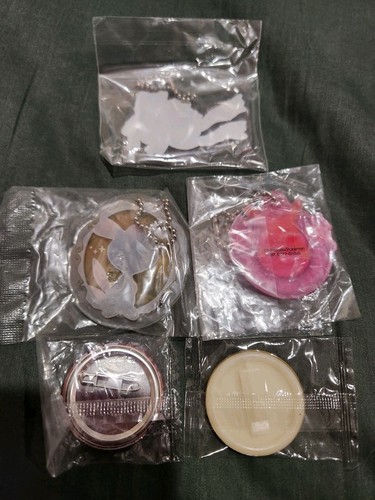 Lote de artículos de anime Pokemon Jirachi Pikachu Goomy Sneasel llavero prendedores conjunto de 5 - Imagen 2 de 2