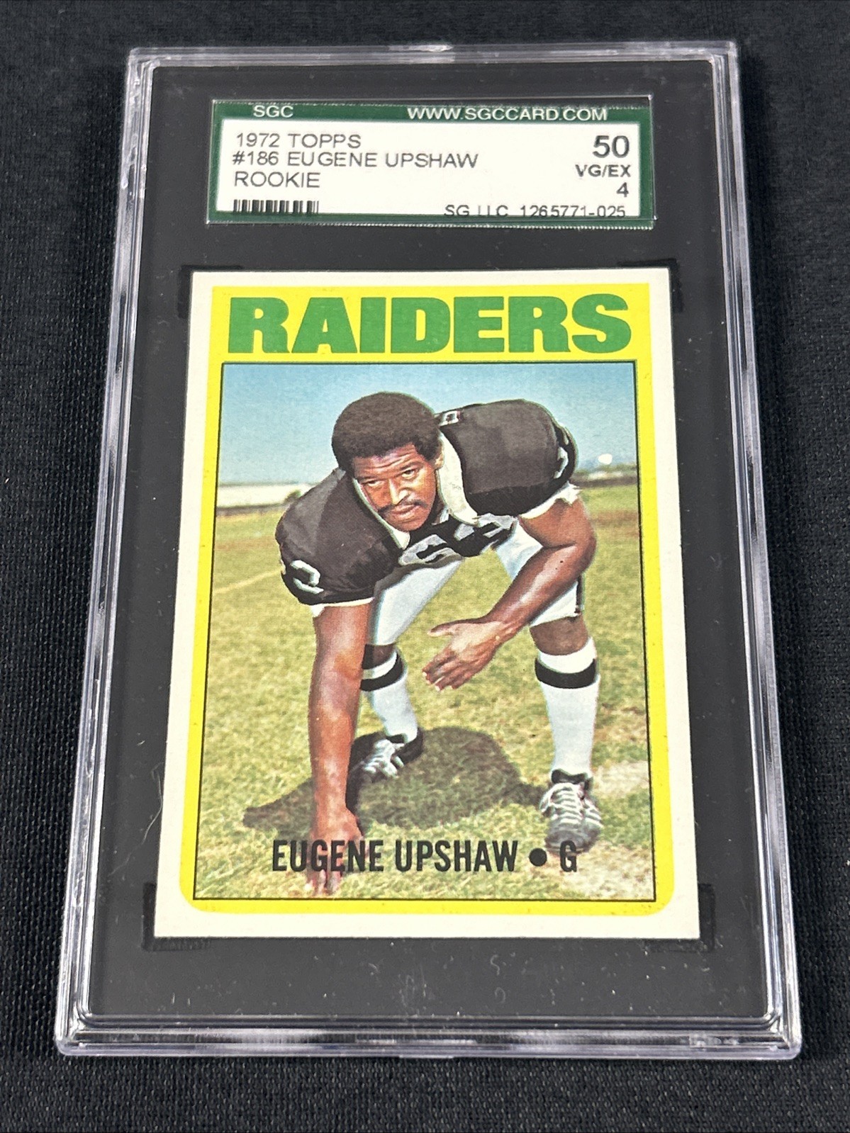 1972 Topps #186 Eugene Upshaw Rookie Raiders SGC 4 VG/EX 025