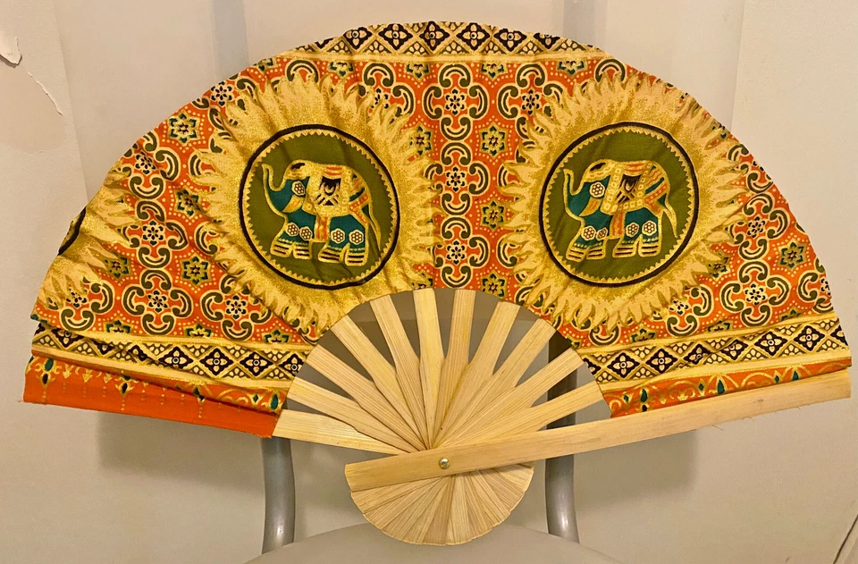 风扇 橙色 橄榄 泰国 折叠 大象 手木 泰国装饰 พัดช้างสีแดงส้ม — 第 3/4 张图片