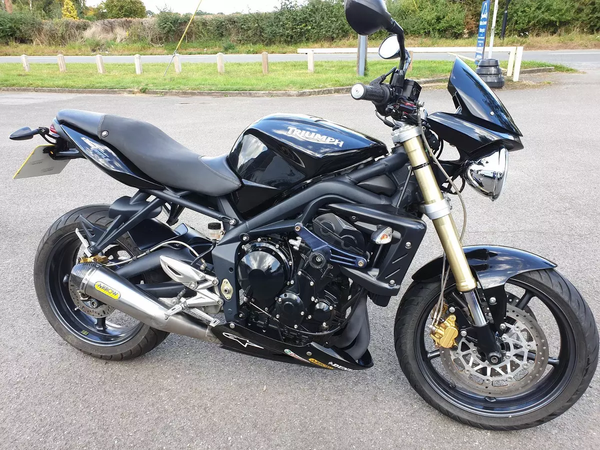 TRIUMPH STREET TRIPLE 675. FULL ARROW EXHAUST SYSTEM GREAT VALUE