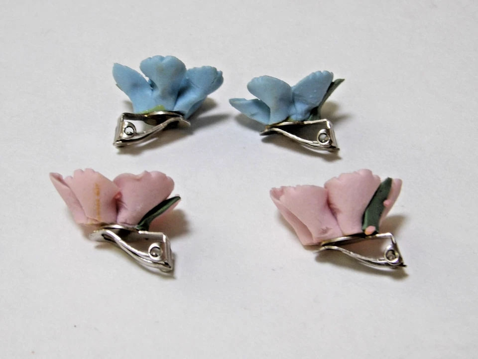 2 PAIR VINTAGE 50's or 60's FLOWER FLORAL CERAMIC CLIP-ON EARRINGS PINK & BLUE - Image 2 of 2