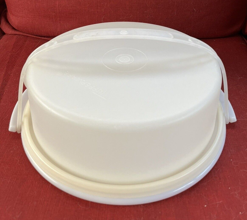 Vintage TUPPERWARE Sheer 9" Pie Taker with  Handle 