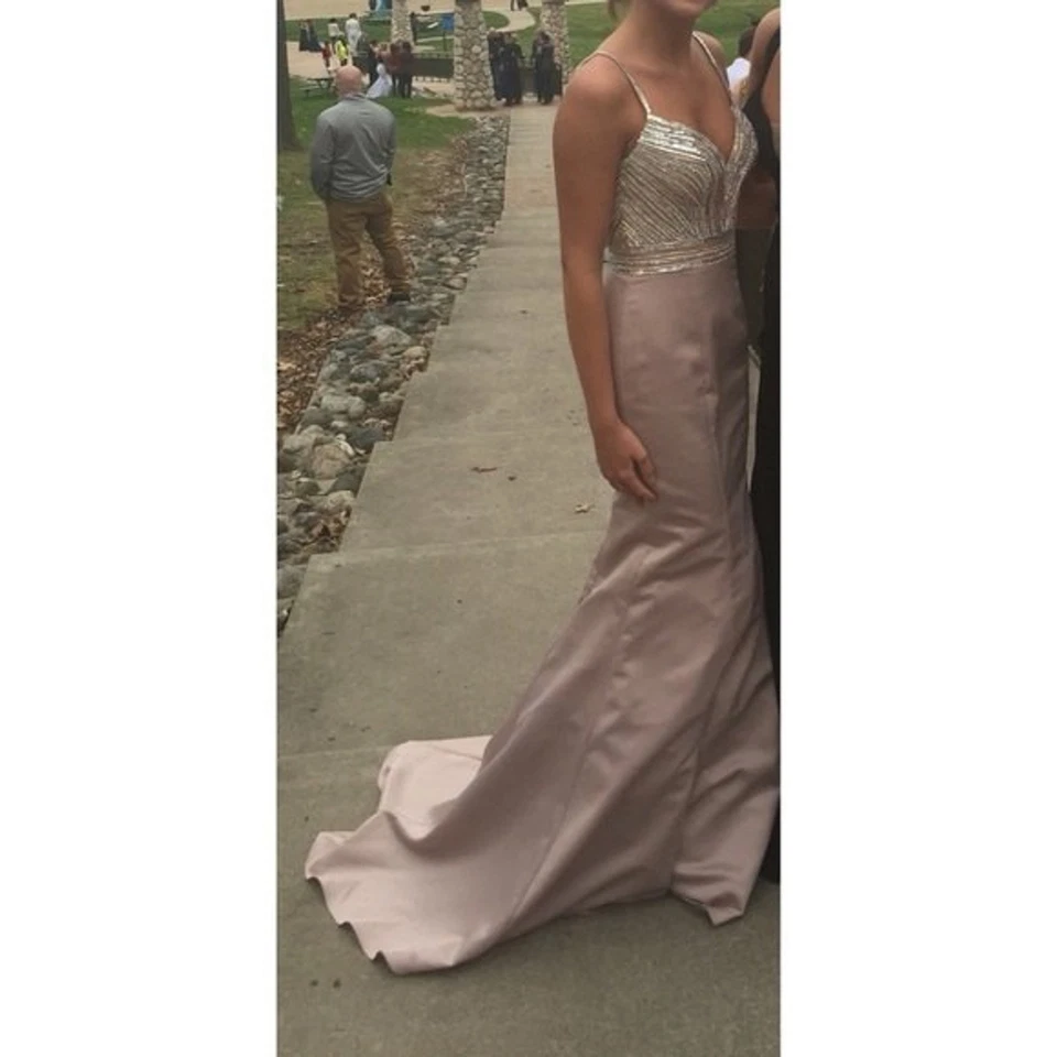 La Femme Champagne Stretch Satin Prom Dress Gown with Crystal Embellishments - Изображение 3 из 4