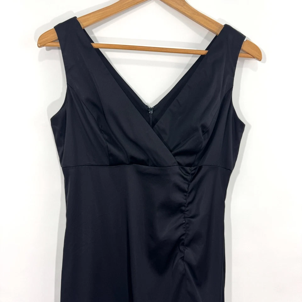 Vestido Vaina Donna Ricco New York Para Mujer Talla 8 Negro Satinado Cuello en V Acanalado Frontal Foto 2 de 4
