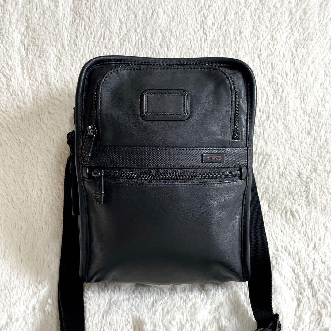 TUMI Alpha 2 Leather Shoulder Bag in Black 736017