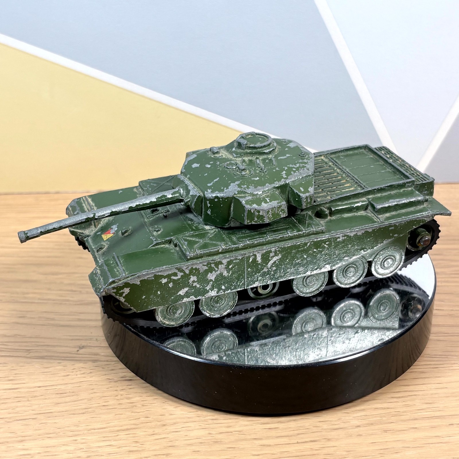 Dinky 651, Centurion Tank - Free Price Guide & Review