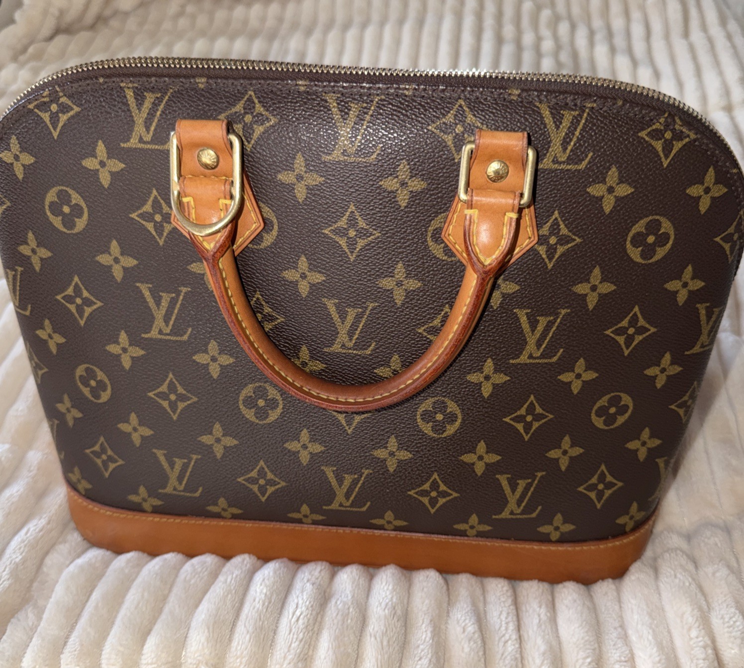 Authentic Louis Vuitton Vintage Monogram Alma Handbag