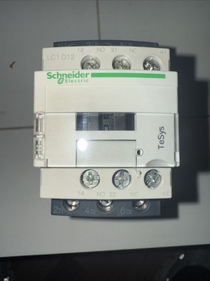 Schneider - LC1D12B7 3-POLE CONTACTOR, 3NO+1NO+1NC, 12A AC-3, 24VAC COIL, 690VAC