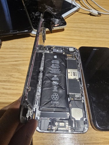 Apple iPhone 6s x2 plus one iphone 6 - Picture 3 of 20
