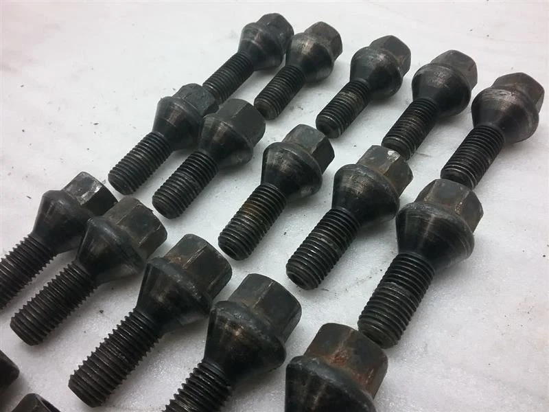 Juego de 20 piezas tuercas sedán 4 puertas 1999 BMW 328i S-38RM Foto 3 de 4