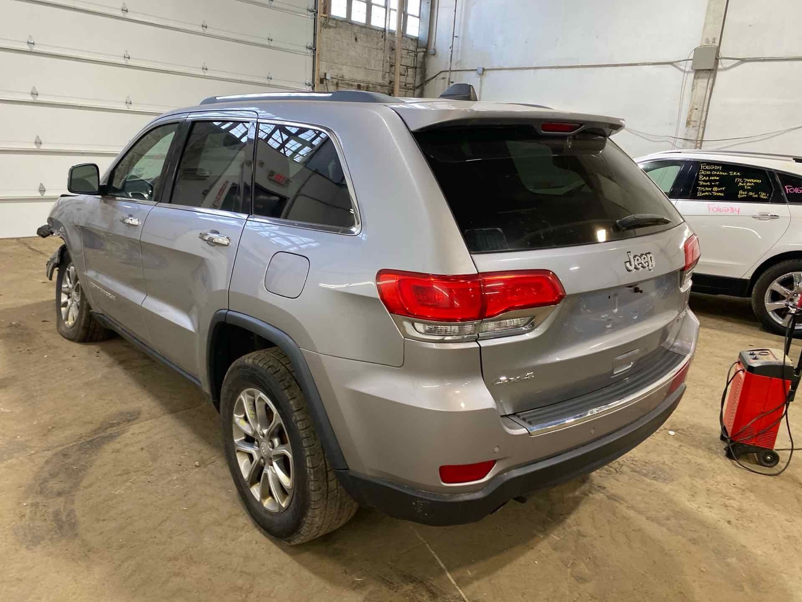 Used Deck Lid fits: 2014 Jeep Grand cherokee privacy tint glass w/rear view came