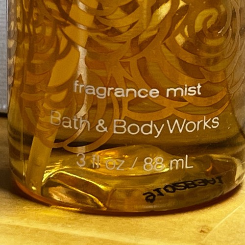 Bath & Body Works Warm Vanilla Sugar Fragrance mist. 3oz. Travel - Picture 2 of 2