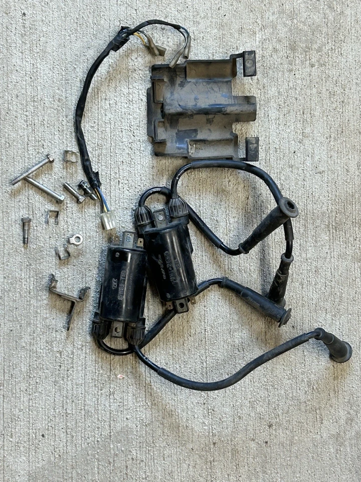 Honda CB650SC Nighthawk 650 1984 tapones de bobina de encendido cables OEM con soporte trasero Foto 2 de 4