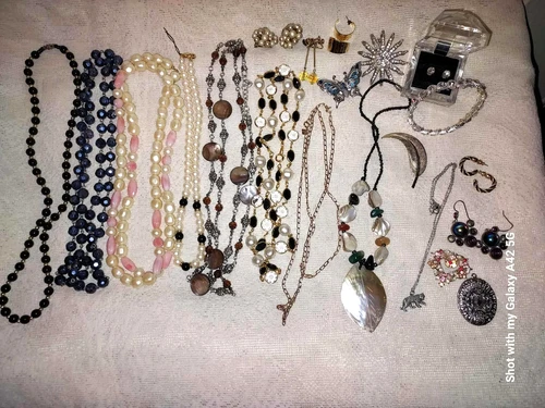 LARGE LOT OF COSTUME JEWELRY-NECKLACES/PINS SOME VINTAGE