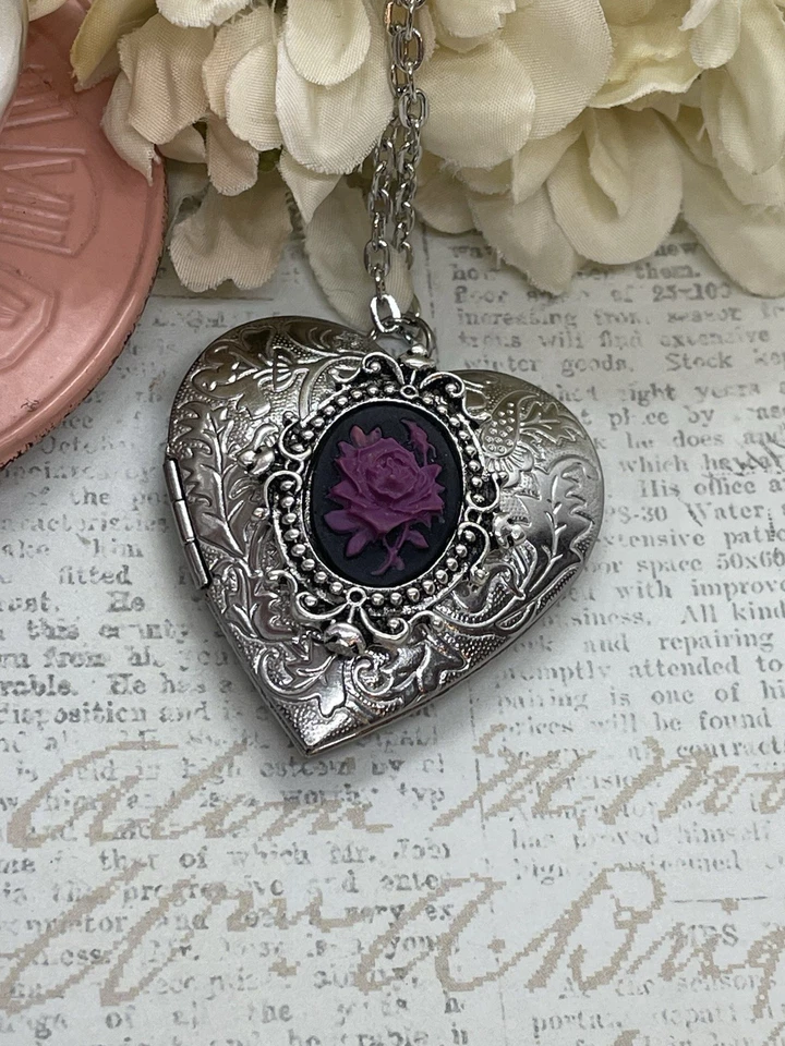 Corazón Plata Medallón Negro y Ciruela Púrpura Rosa Collar Foto Novia Boda Novia Foto 2 de 4