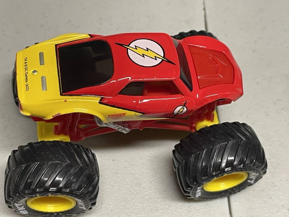 Monster Jam DC Comics Diecast Monster Trucks LOTE de 2 Superman y Flash 1:64 Foto 3 de 4