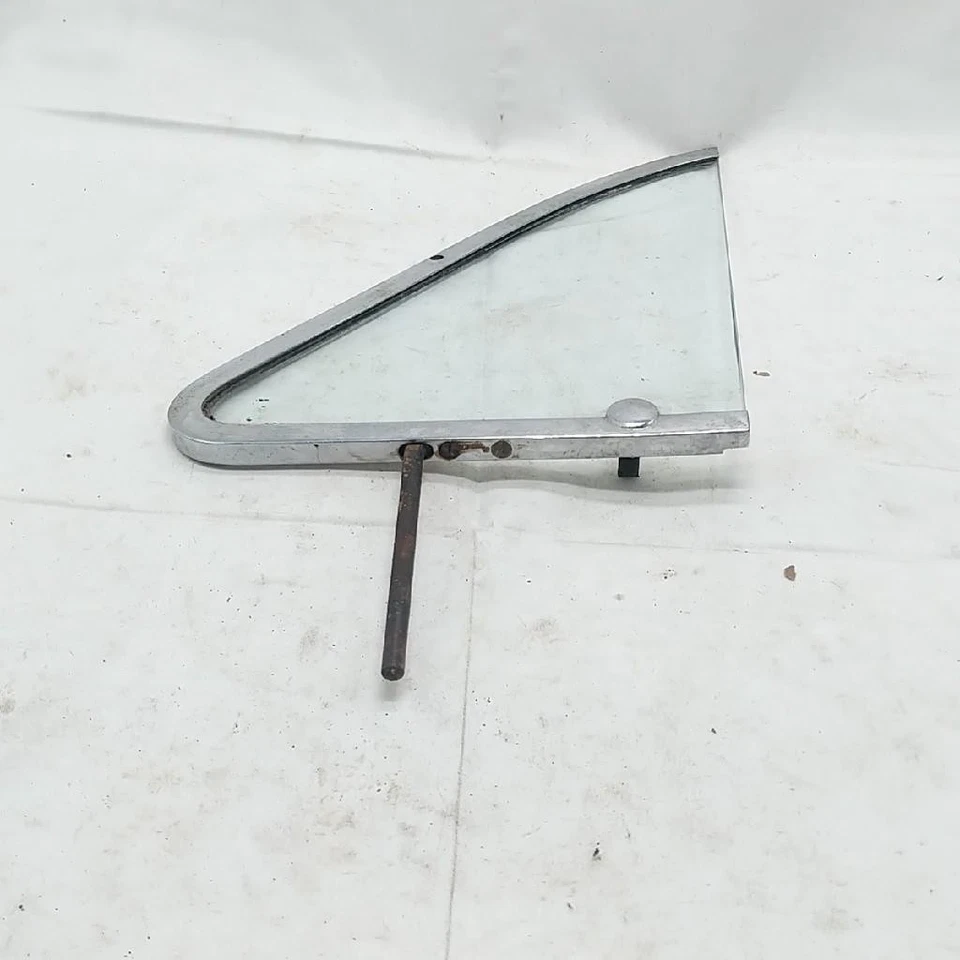 Jaguar C.18767 1959-1961 ventana de ala de ventilación MKIX MK9 Mark 9 LH delantera izquierda fabricante de equipos originales usado Foto 2 de 4