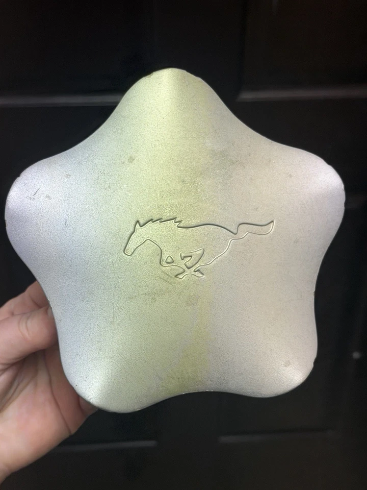 1994-1998 FORD MUSTANG V6 GT tampa central de roda F4ZC-1A096-DA prata - Imagem 2 de 4