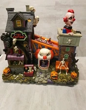 FG SQUARE HALLOWEEN SPOOKY TOY FACTORY ~ LIGHTS, SOUNDS, MOVEMENT 