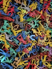 Cowboys And Indians Toy Lot Of 175 Pcs 2" Plastic Figures Western Action Figures