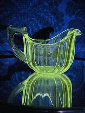 💚 Rare Uranium Glass Creamer Gravy Boat Ribbed 1920 1930 UV Glow Blacklight 💚