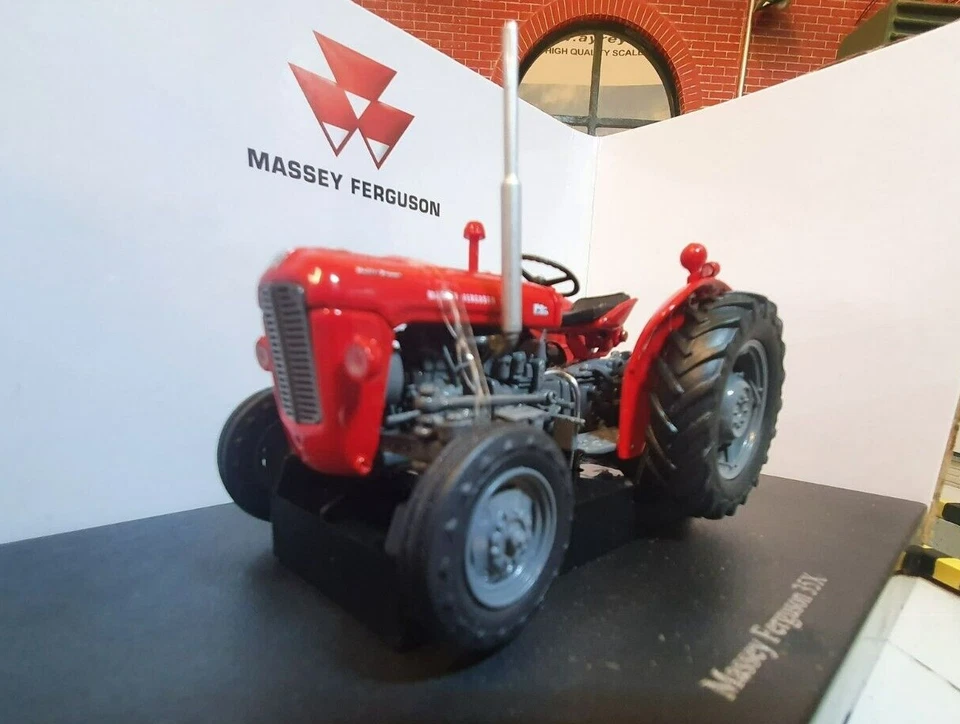 1:32 Massey Ferguson MF 35X Tractor 1962 Scale Classic Model UH Boxed 2701 - Image 4 of 4